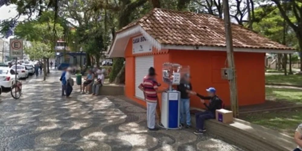 Casa Social da Praça Barão do Rio Branco, local que está acontecendo o bazar