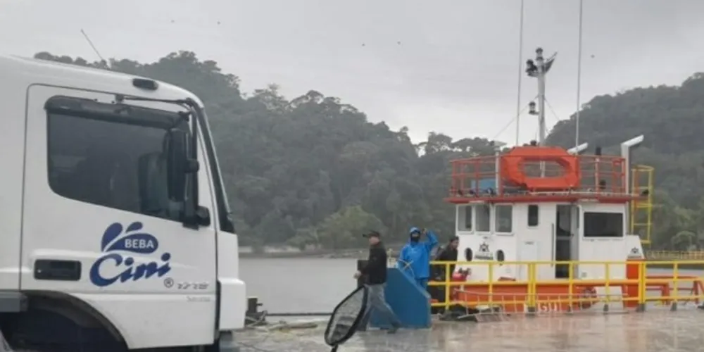 Acidente aconteceu na manhã desta terça-feira (12)