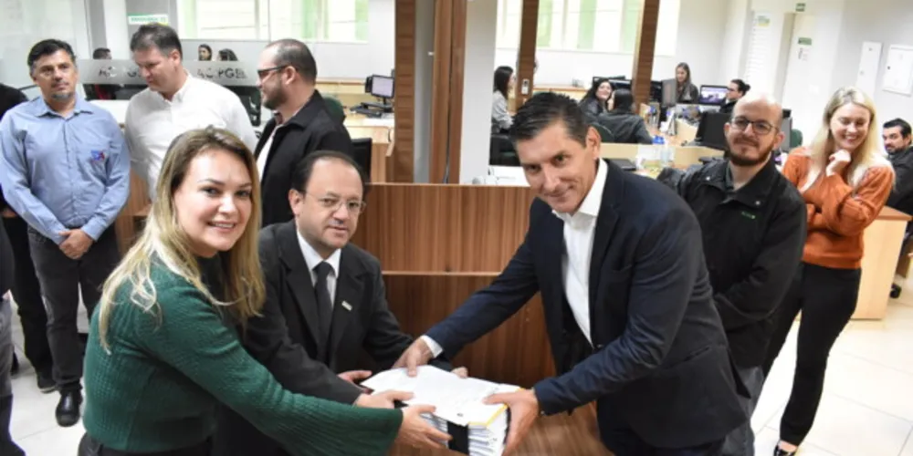 Giorgia Bin Bochenek protocolou nesta sexta-feira (01) a inscrição da chapa para a presidência
