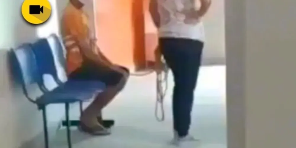 Uma pessoa que estava no local gravou o momento inusitado.