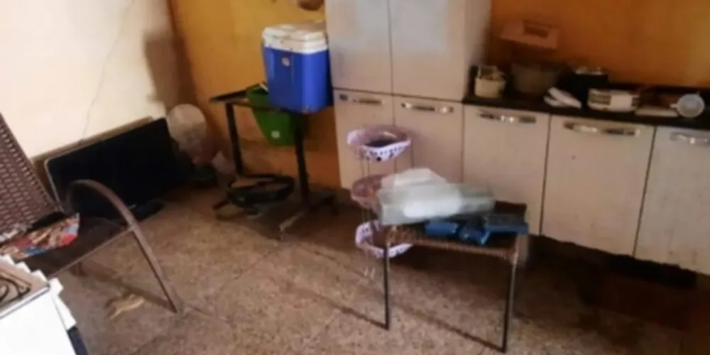 O rapaz espalhava agulhas, anzóis de pesca e seringas pela cama para torturar a idosa.