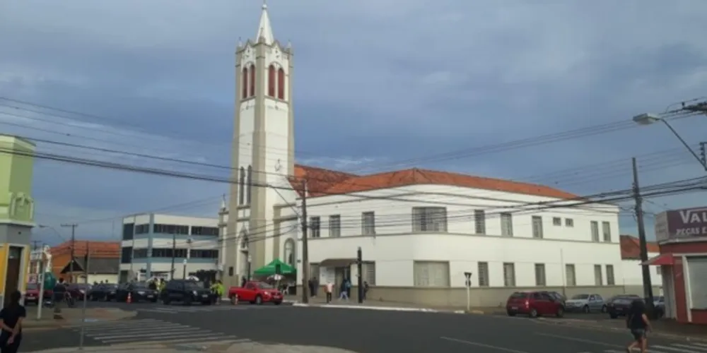 A Paróquia Imaculada Conceição está localizada na avenida General Carlos Cavalcanti, 362, em Uvaranas