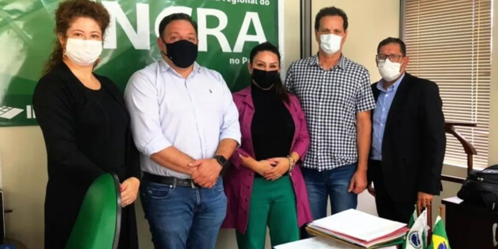 Prefeita Dayane Sovinski assinou o cadastro durante uma reunião na sede do Instituto Nacional de Colonização e Reforma Agrária (Incra), em Curitiba