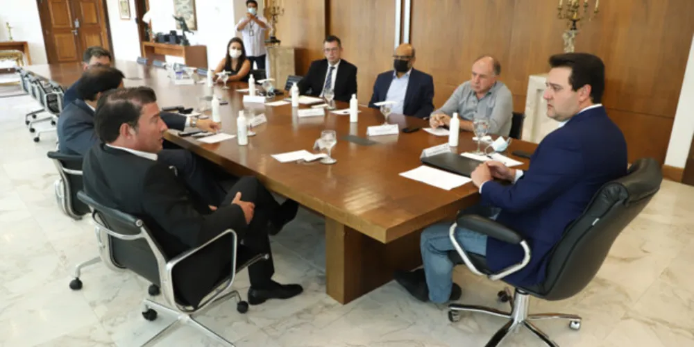 O governador Carlos Massa Ratinho Junior recebe nesta segunda-feira(7), o Presidente da Renault do Brasil, Ricardo Gondo e o Presidente da Renault para a América Latina, Luiz Pedrucci