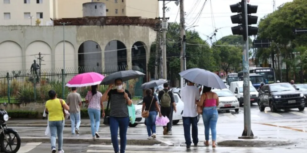 Segundo a previsão do tempo, o volume de chuva tem se concentrado nos extremos do país