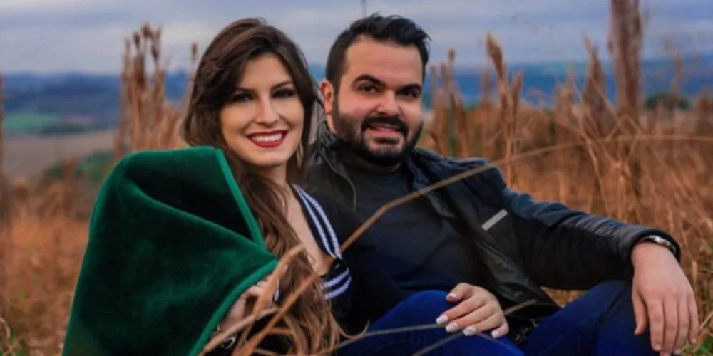 TROCA DE IDADE – Ivo Diego Schoemberger foi muito cumprimentado pela troca de idade no último domingo (30). Ivo que vem se destacando com seu primoroso trabalho como Chef de cozinha, conquistando cada vez mais clientes, encantando os paladares mais exigentes. No registro, Ivo e sua esposa Myrella Leão Leineker. Da coluna RC os votos de felicidades e sucesso