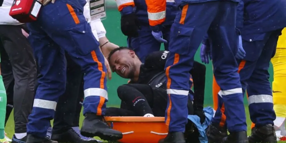 A lesão mais grave normalmente verificada no futebol é no joelho, mais precisamente no ligamento cruzado