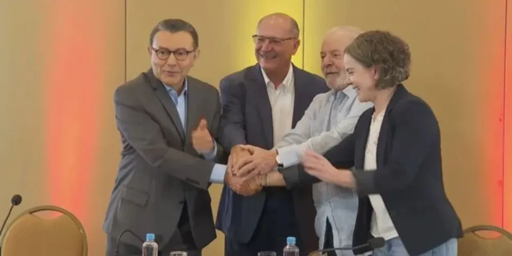 O partido está reunido em um evento para consolidar a aliança.