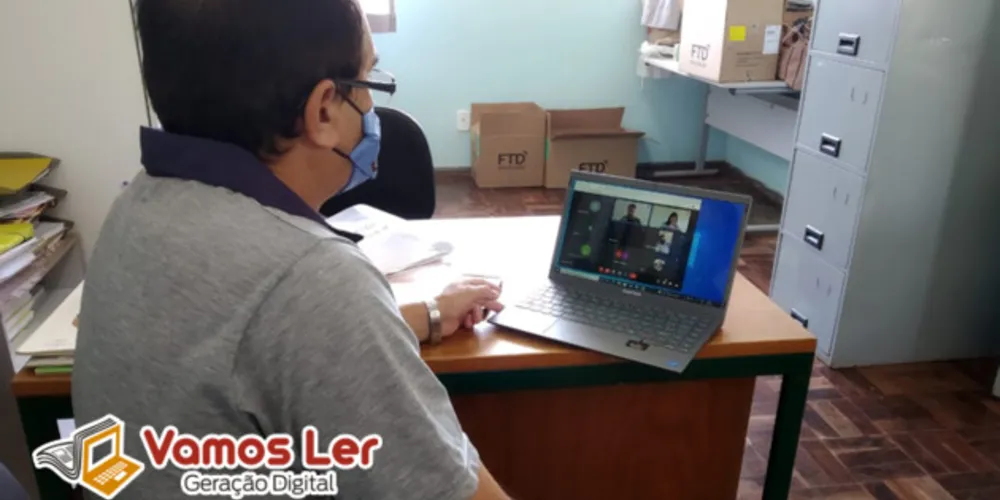 Professores, pedagogos, diretores, coordenadores e secretários vêm participando das capacitações