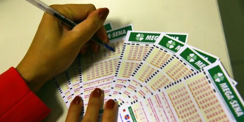 Os números sorteados foram 08 – 11 – 16 – 21 – 32 – 37.