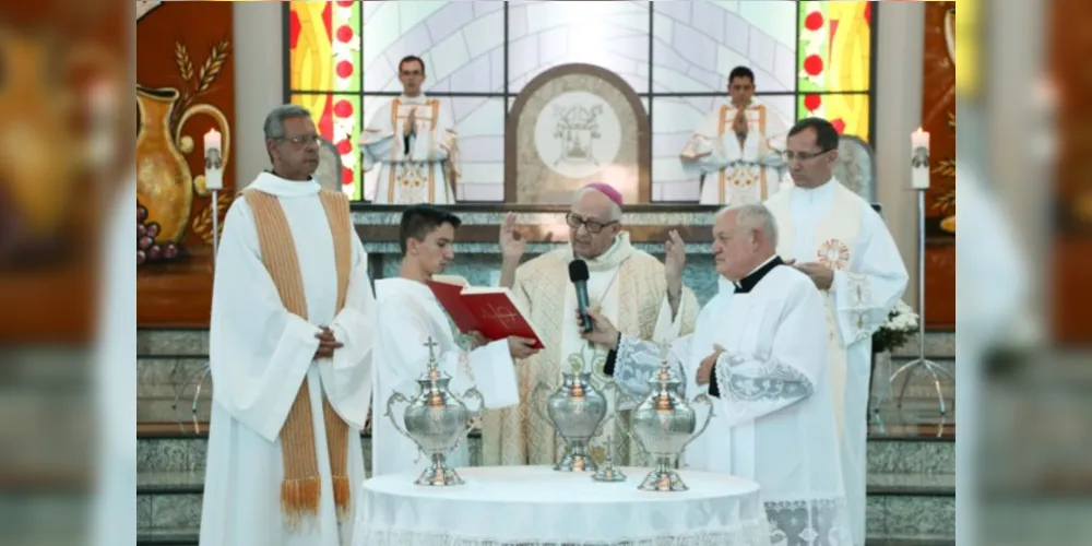 Os óleos que serão usados em todas as celebrações durante o ano são abençoados nesta quinta-feira