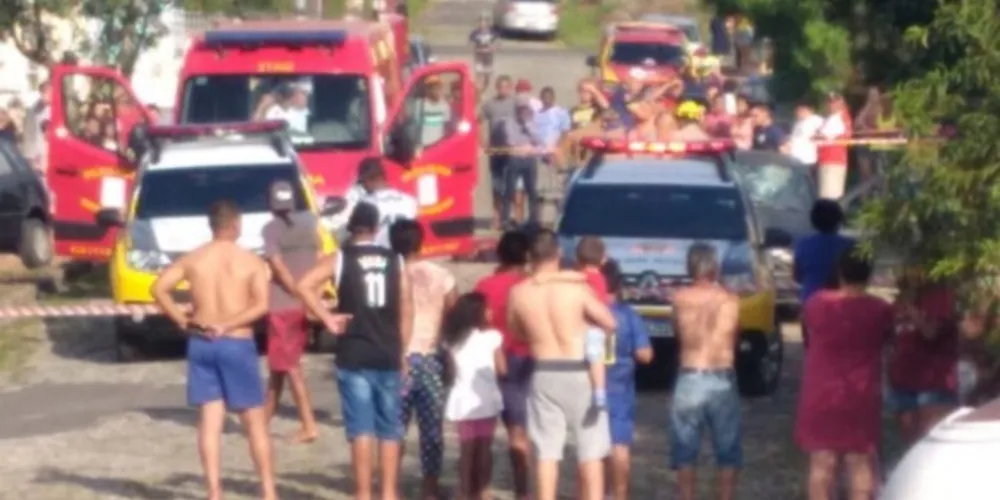 Um homem, de 48 anos, e uma mulher, de 45, não resistiram aos ferimentos e entraram em óbito no local.