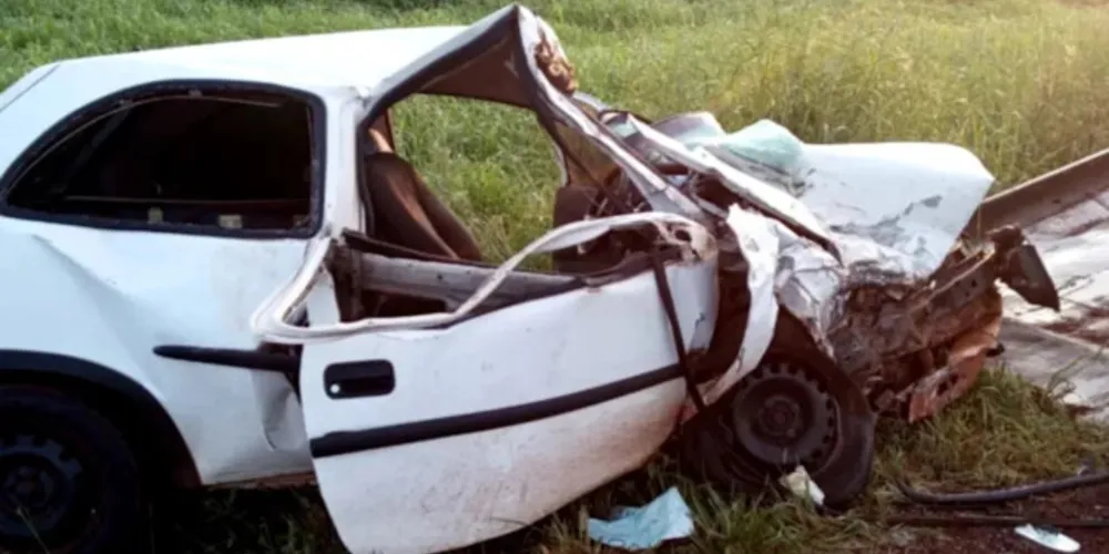 Uma mulher, de 26 anos, morreu ao levar um choque enquanto ajudava a resgatar vítimas de um acidente de carro em Joviânia