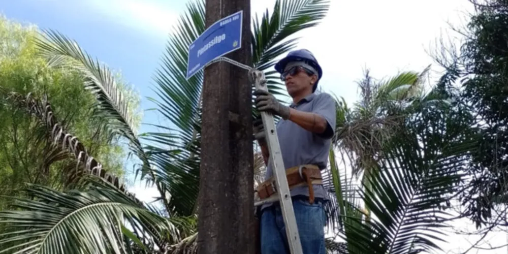 Desde o ano passado, 824 placas com nomes de ruas já foram instaladas