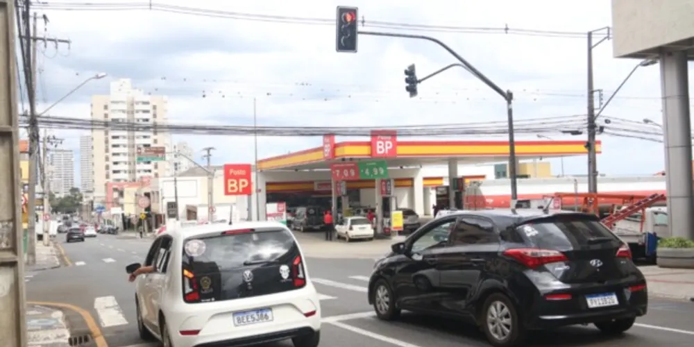 Com novos semáforos sendo instalados, motorista precisa estar atento as mudanças no trânsito