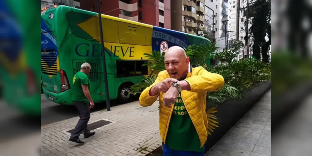 Um ônibus do empresário Luciano Hang, dono da rede de lojas Havan, foi multado por estacionar em local proibido.