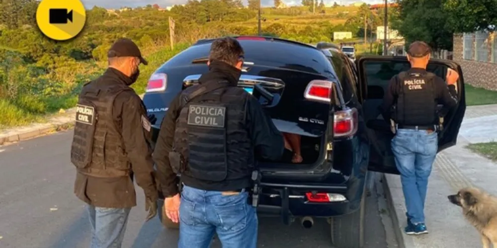 A Polícia Civil está realizando na manhã desta quinta-feira (10), o cumprimento de cinco mandados de busca e apreensão nos bairros Ronda e Contorno.