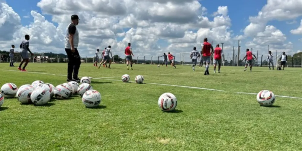 Treinador quer aproveitar dias sem jogos oficiais para corrigir erros e recuperar atletas que estão no DM