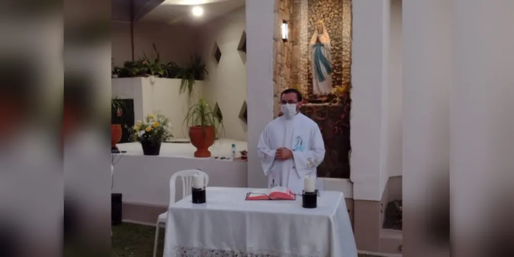 A Paróquia Nossa Senhora da Saúde ganhou na última sexta-feira (11), uma gruta em homenagem à Nossa Senhora de Lourdes.