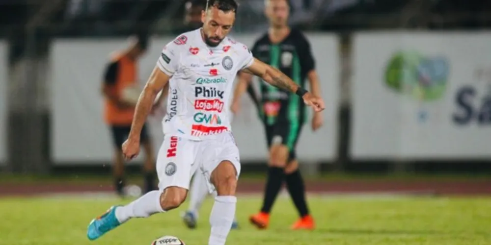 Paulo Sérgio converteu um dos pênaltis na noite deste domingo