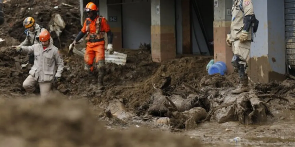 Dos 208 mortos, 124 são mulheres, 84 homens. Do total, 40 são menores de idade.