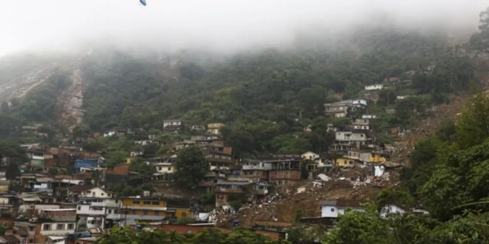 Temporal atingiu Petrópolis neste domingo (20).