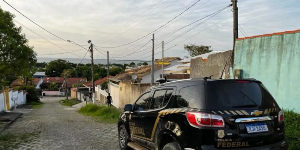 A PF cumpre os mandados de busca e apreensão na manhã desta terça-feira (12)