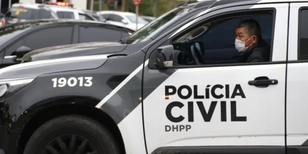 Conforme informações, algumas crianças estavam reunidas brincando em uma residência quando a vitima efetuou o disparo da arma de fogo contra o próprio rosto
