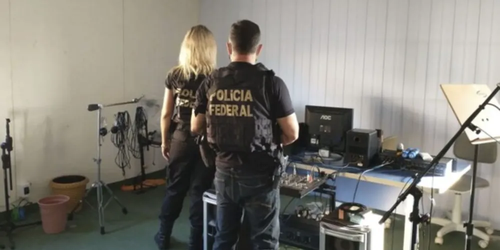 O religioso, cujo nome não foi divulgado, produziu e publicou diversos vídeos com ataques aos judeus e seguidores de outras religiões.