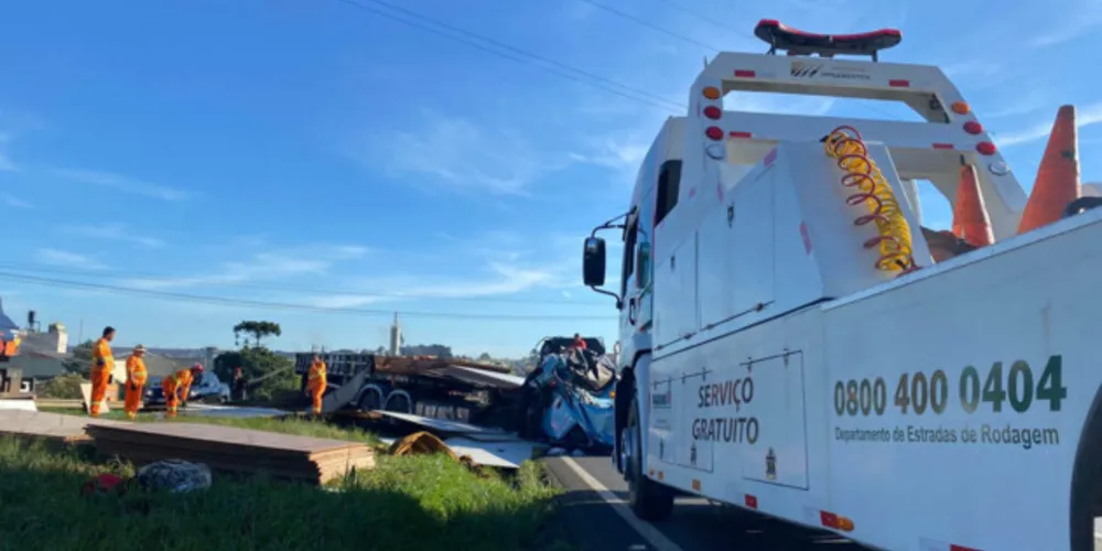 Guinchos e veículos de operação rodoviária do DER/PR