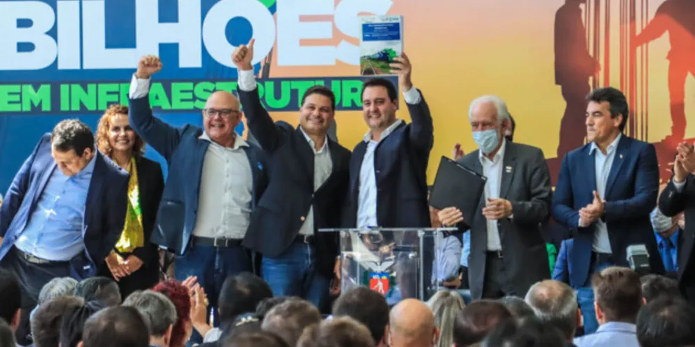 O governador Carlos Massa Ratinho Junior anunciou nesta terça-feira (29) mais de R$ 2,5 bilhões em investimentos em infraestrutura.