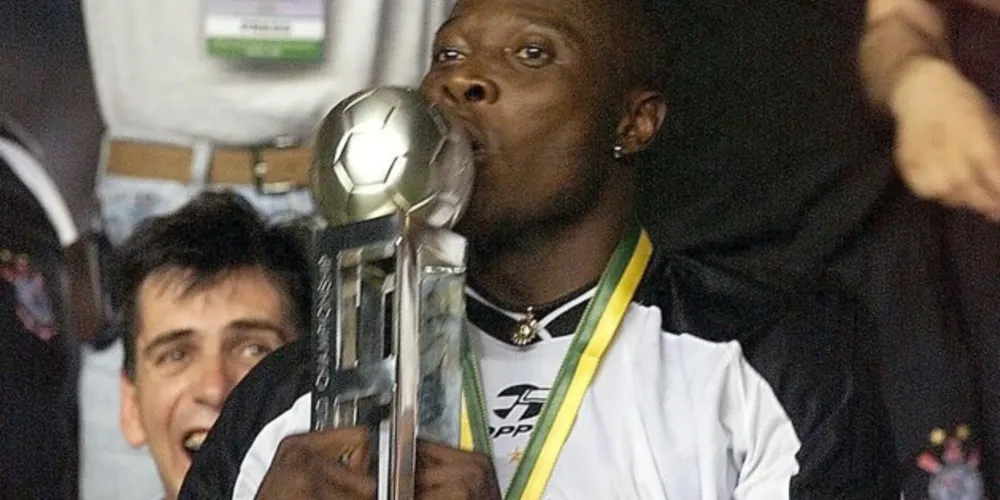 Rincon foi campeão Mundial com o Corinthians em 2000