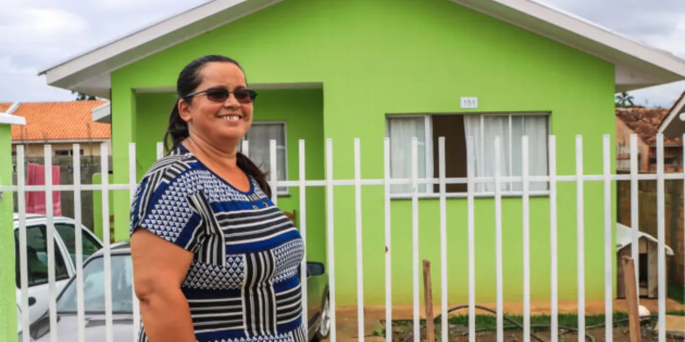 Benefícios como o Casa Fácil Paraná, Cartão Comida Boa, aluguel social, entre outros, auxiliam a população em vulnerabilidade social a ter uma condição de vida melhor