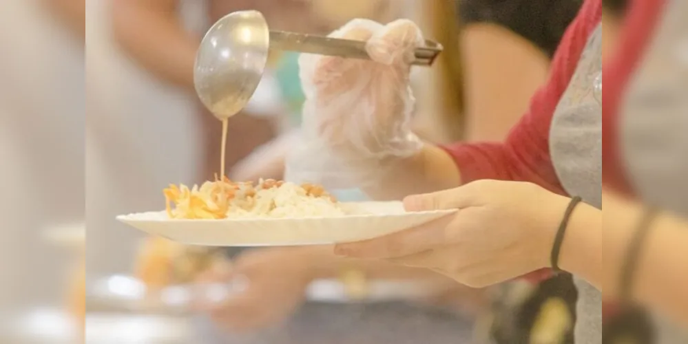 Acadêmicos dos cursos de graduação e pós-graduação podem solicitar isenção ou desconto para utilizar o Restaurante Universitário