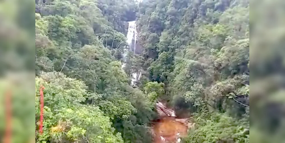 Cachoeira Salto dos Macacos, em Morretes.