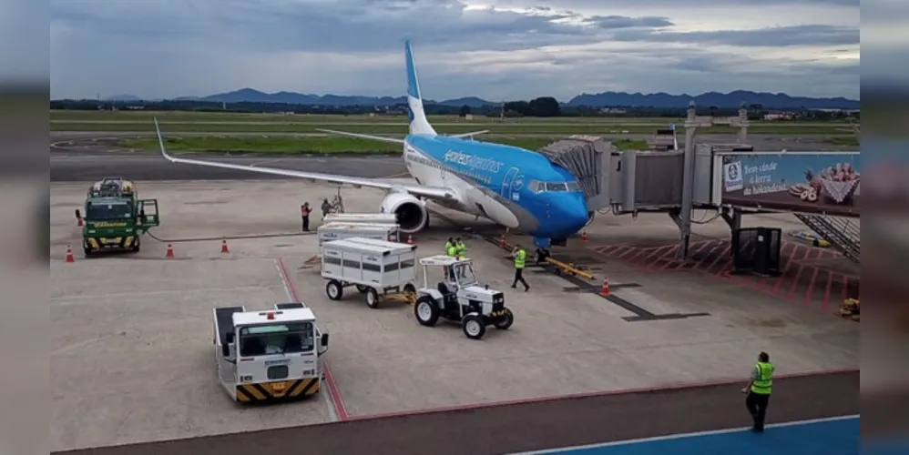 A partir desta segunda-feira (4), o aeroporto passa a oferecer voos, sem escala, de Curitiba para Buenos Aires