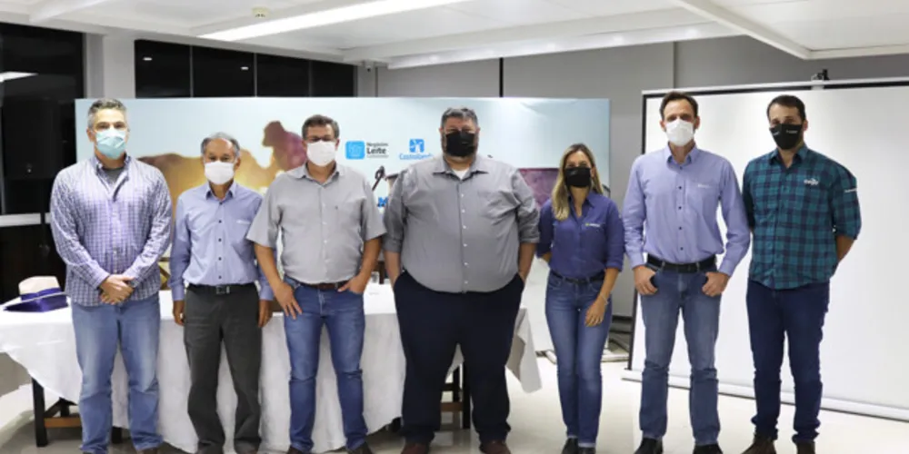 O Fórum conta com palestras ministradas por brasileiros renomados na pecuária leiteira internacional e é voltado a produtores, técnicos e profissionais da área