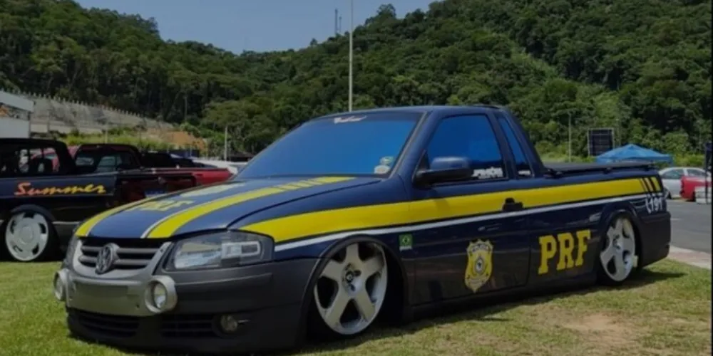 A Saveiro estava sendo exibida em um evento, em Balneário Camboriú.