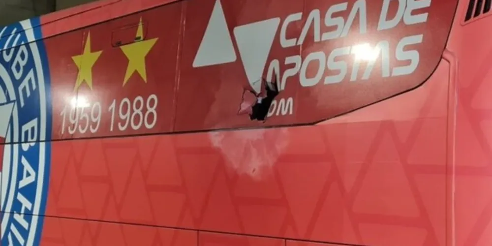 Ataque ocorreu quando a equipe chegava à Arena Fonte Nova na noite desta quinta-feira (24)
