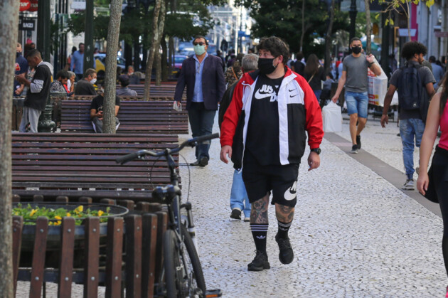 Estados ao redor do Brasil já tem liberado o uso de máscaras em locais abertos.