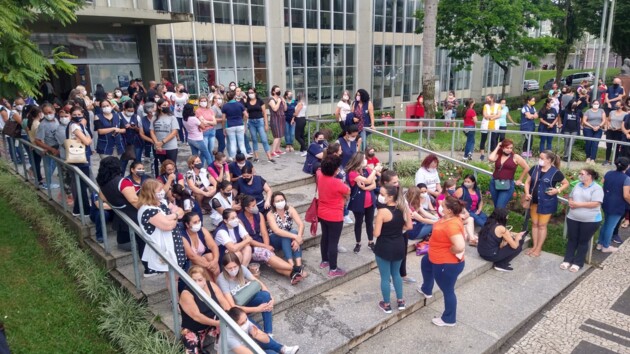 Professores participaram de Assembleia na tarde desta sexta-feira (18).