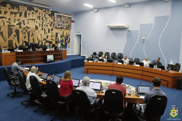 Parlamentares votarão todos os projetos de lei nesta segunda-feira (11).