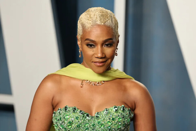 Tiffany Haddish posa para os fotógrafos em festa realizada após a cerimônia do Oscar 2022.