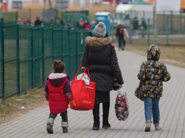 A Ucrânia começou a evacuar civis da cidade de Sumy, no nordeste; e da cidade de Irpin, perto da capital Kiev, nesta terça-feira (8).