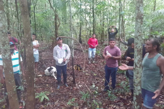 As crianças ficaram sem comer e ingeriram apenas água da chuva.