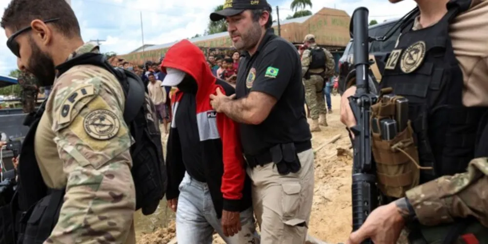 A embarcação estava submersa a cerca de 20 metros de profundidade no Rio Itacoaí, próximo à comunidade Cachoeira (AM)