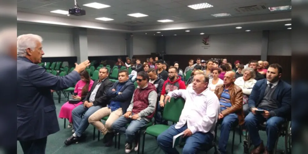 Durante a reunião, Rubens Bueno falou sobre sua rotina parlamentar e destacou importantes projetos