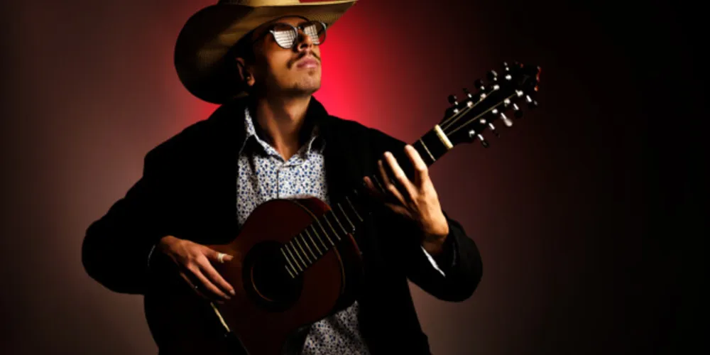 Gringo Violeiro como é conhecido, irá se apresentar neste domingo no popular programa sertanejo Terra da Padroeira da TV Aparecida