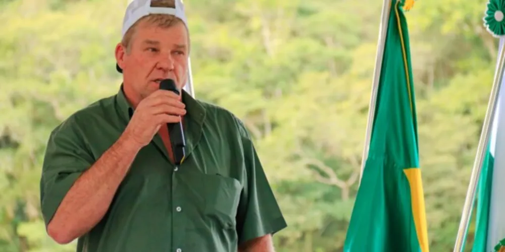 Prefeito Artur Butina inaugurou oficialmente, no último domingo (29), o novo canal de treinamento de canoagem