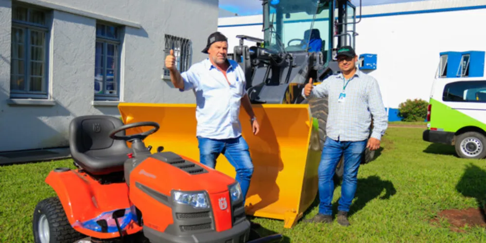 Nova pá-carregadeira foi adquirida com apoio do deputado federal Aliel Machado